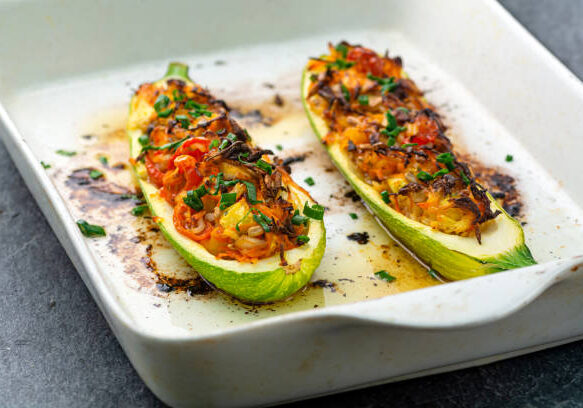 Stuffed zucchini with chicken and vegetables