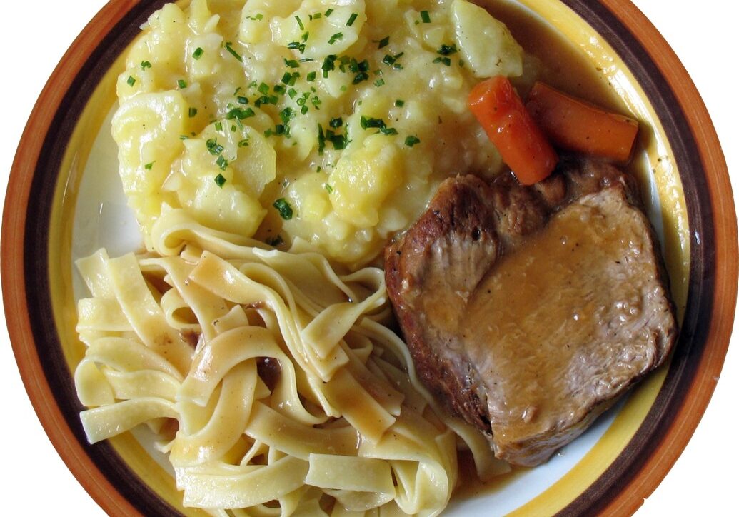 pommes-de-terre-tagliatelles-viande-en-sauce
